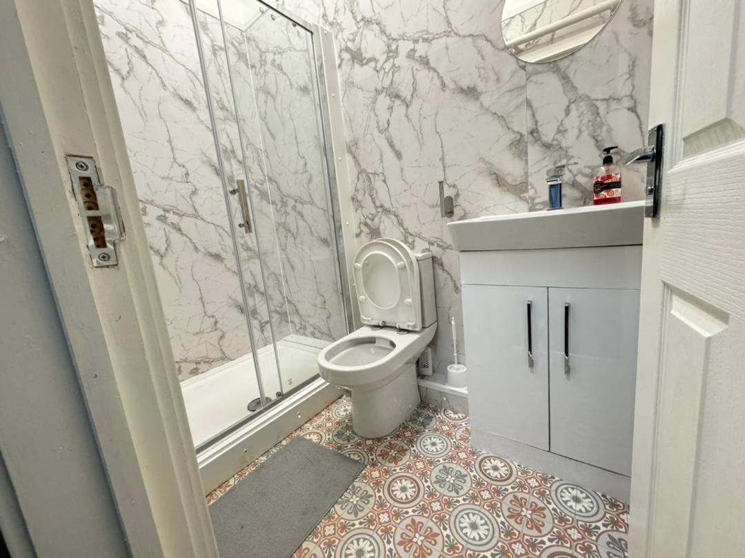 Madonna Villa Birmingham Luaran gambar