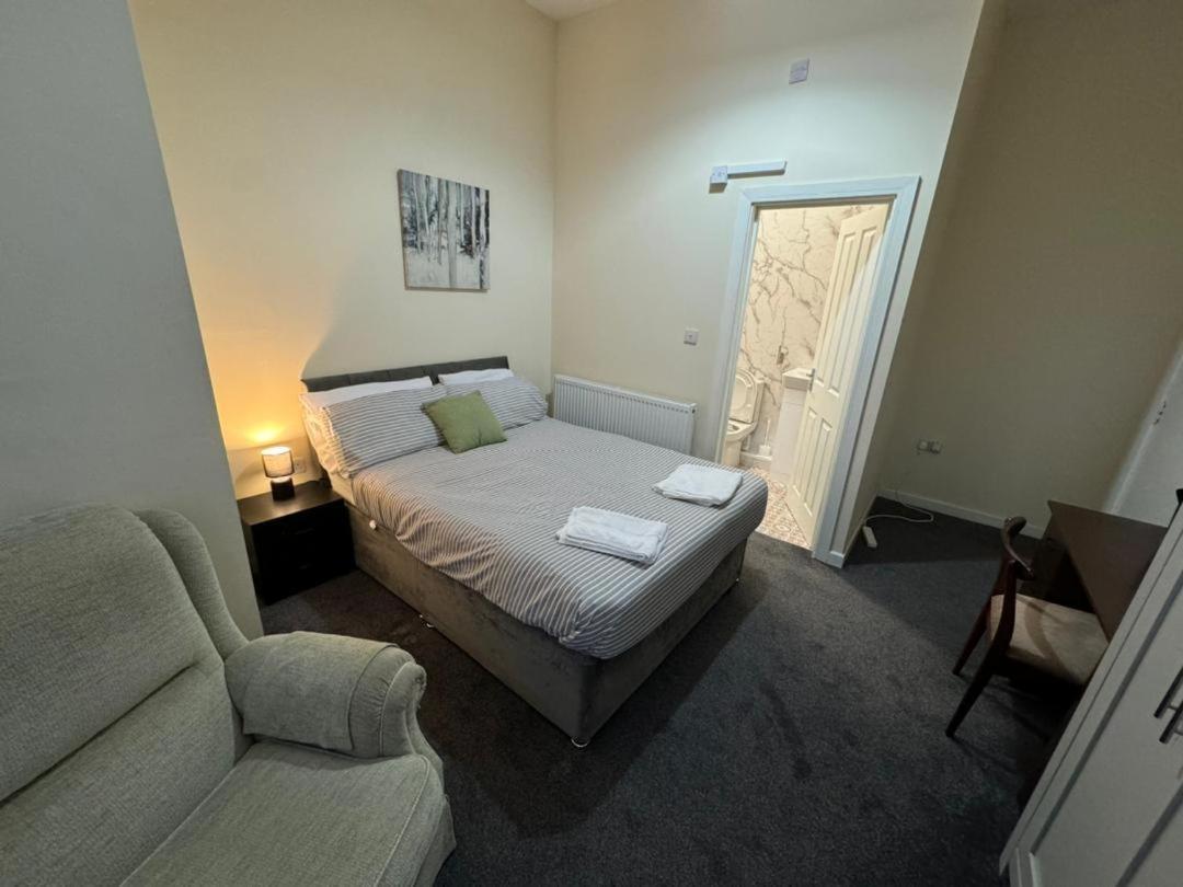 Madonna Villa Birmingham Luaran gambar
